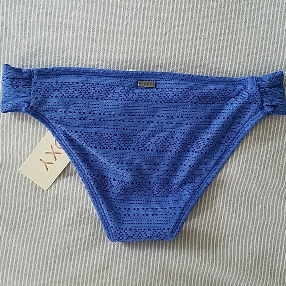 Bikini - Roxy - Picture 6 of 7